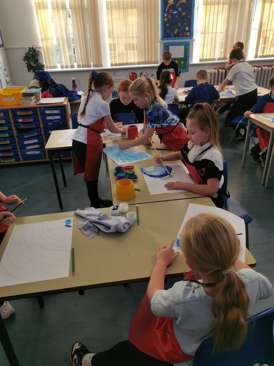 NewtongrangePS's tweet photo. P4M enjoying painting winter scenes today! #aspirebelieveachieve #creativity https://t.co/zZ6g1j6H4i