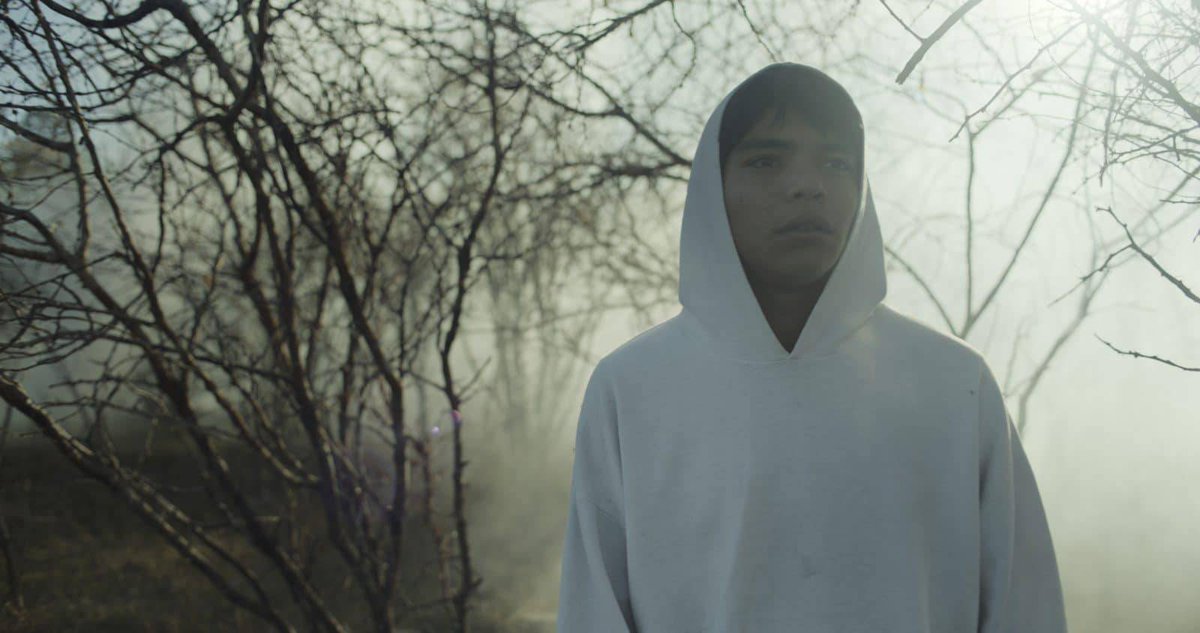 Pensada como una historia reflejo de la cinta Sin señas particulares, SUJO (Astrid Rondero y Fernanda Valadez, 2024) ha sido elegida para representar a México en la 97° edición de los Premios Óscar en 2025.

Disfruta de ella a partir del fin de semana en 𝐂𝐢𝐧𝐞𝐭𝐞𝐜𝐚