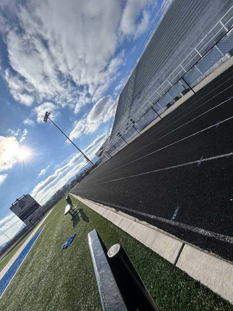 HIIT workouts in 30 degree weather is probably the best way to train some muscle endurance i’ll tell you what❄️❄️❄️