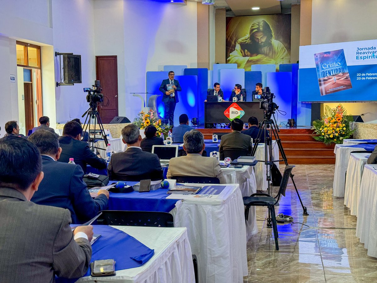 AdventistasANoP's tweet photo. Pr. Arceño Infante, líder de Mayordomía, da a conocer la Jornada de Reavivamiento Espiritual con el objetivo de fortalecer las 28 creencias y fomentar el hábito de la comunión diaria con Dios. Y la LES Creciendo en Cristo📗 apoyará a los nuevos conversos para una vida adventista. https://t.co/MMvrRgQvdD