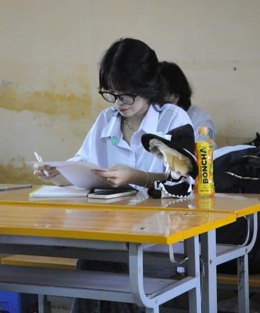 DYNAM1LK's tweet image. >"Alright guys, partner up. We're going to be doing a group project today"
>Me and my partner: