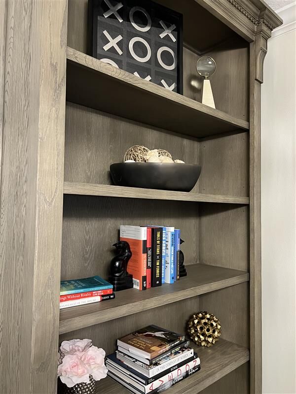 amycalandrino's tweet image. Tuesday Tip: Declutter Your Space!
A clutter-free environment creates room for clearer thoughts and better productivity. Start small—tackle your desk, a drawer, or a shelf—and notice how much lighter and more focused you feel. 
#TuesdayTips #DeclutterYourSpace #OrganizedLiving