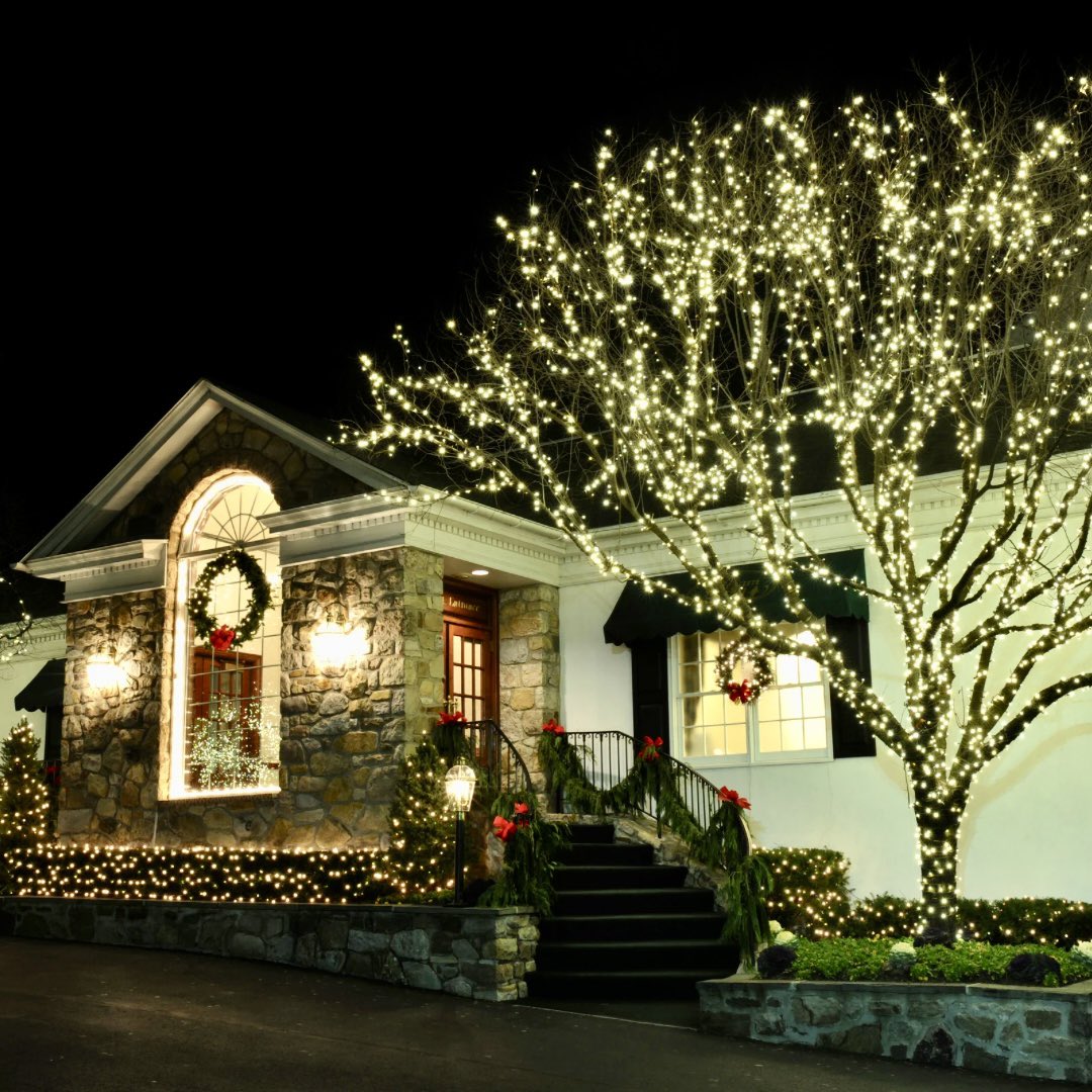 Your home, your holiday vision. Let us handle the lights so you can enjoy the magic🎄We will be installing lights for the next two weeks to ensure your home is holiday-ready.