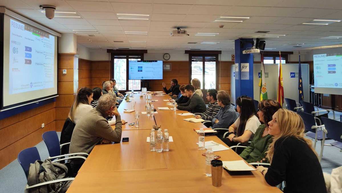 _lariojadigital's tweet photo. 📌 Comisión de Formación y Empleo, hablando temas clave como la FP Dual
🏫 @Salesian_Boscos, @jesuitasrioja, @iescomercio, @cipfpd_rioja
🤝 @ADRFormacion, @SDiDigitalGroup, @Hiberus, @arsys, @datalia, @EquipoGNOSS, @UNIRuniversidad, @FundacionUR, @tic_and_bot, @ir_soluciones https://t.co/iPx1sW7Vcw