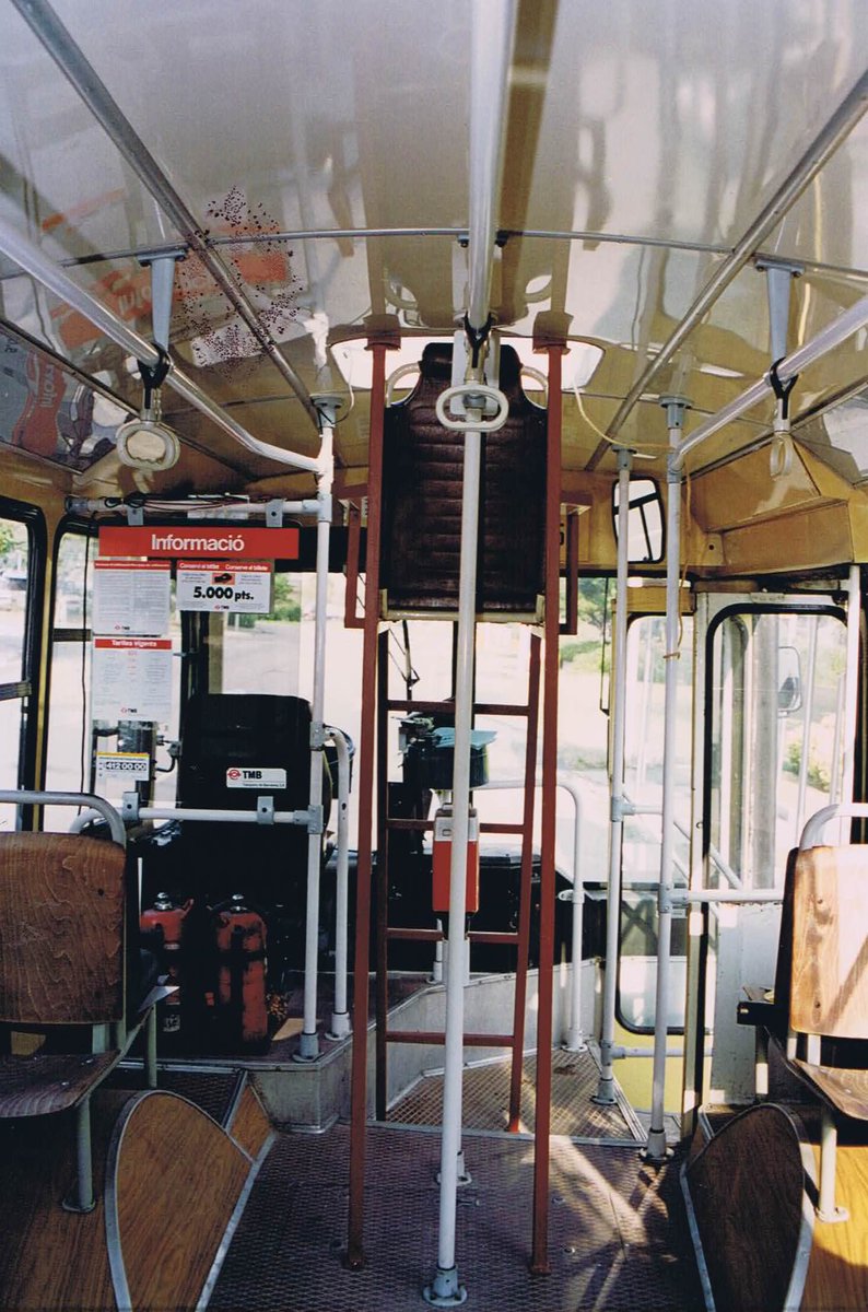 Un coche muy especial de <a href="/TMB_Barcelona/">TMB</a> fue el 6005. Se utilizó en pruebas para los cambios automáticos de la serie 7000. Además, se le incorporó un asiento en el techo para 1prueba curiosa. ¿Quizás relacionados con los buses de doble piso de BusTurístic? 🤔🚍 #HistoriaTMB