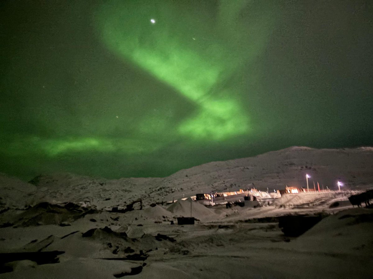 Le ciel de Nuuk s’enflamme et s’illumine le soir de l’anniversaire de Paul Watson

Paul a fêté ses 74 ans en prison hier. C’était son 134ème jour d’incarcération, presque cinq mois qu’il est coupé du monde et sous la menace d’une extradition vers le Japon, un pays dont on sait