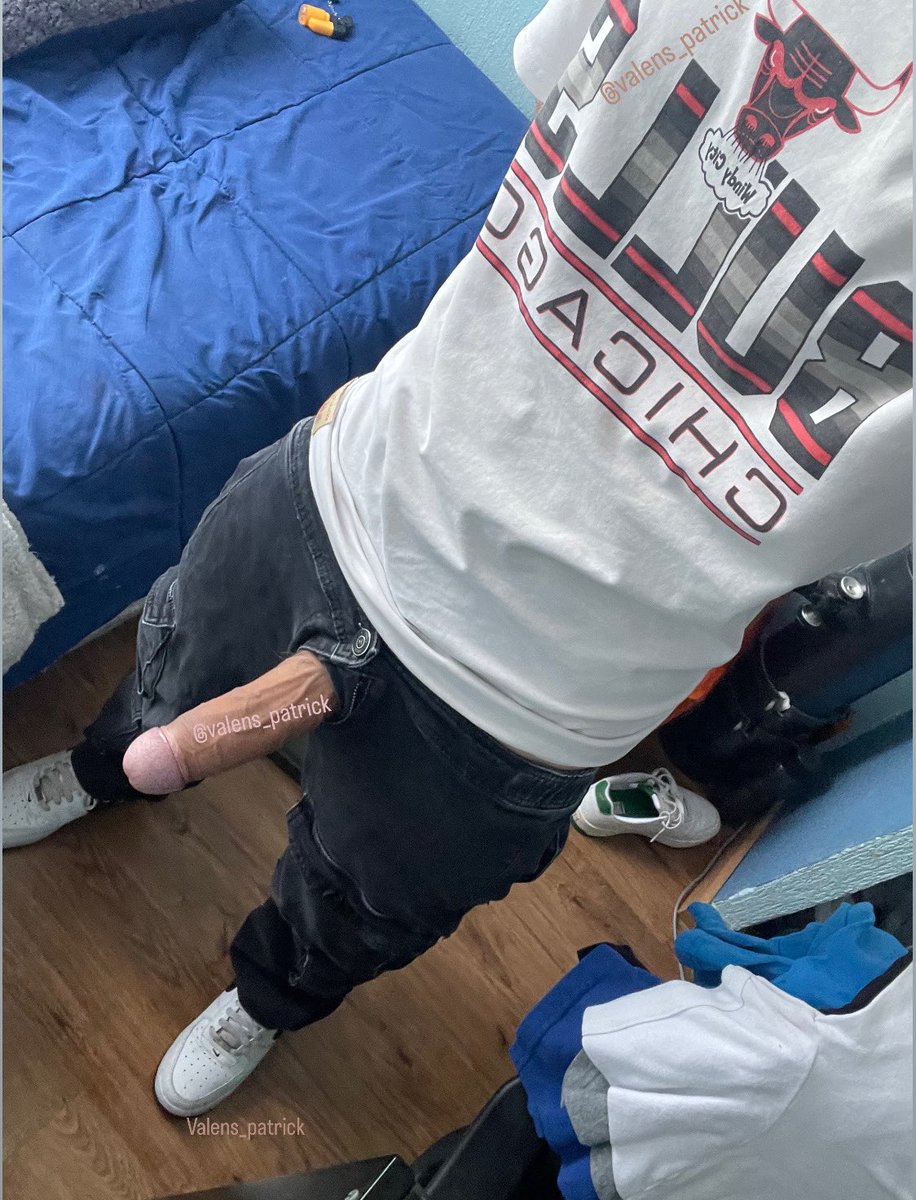 valens_patrick's tweet photo. Que rico es poder sacar mi pene por el pantalón 🥵
Te lo comes y te sientas en el? 😈 Rt=Si

Me encantaría subir contendio sin marcas, pero no faltan los wnes que se lo roban 🙄… https://t.co/5RdR4M0G7L