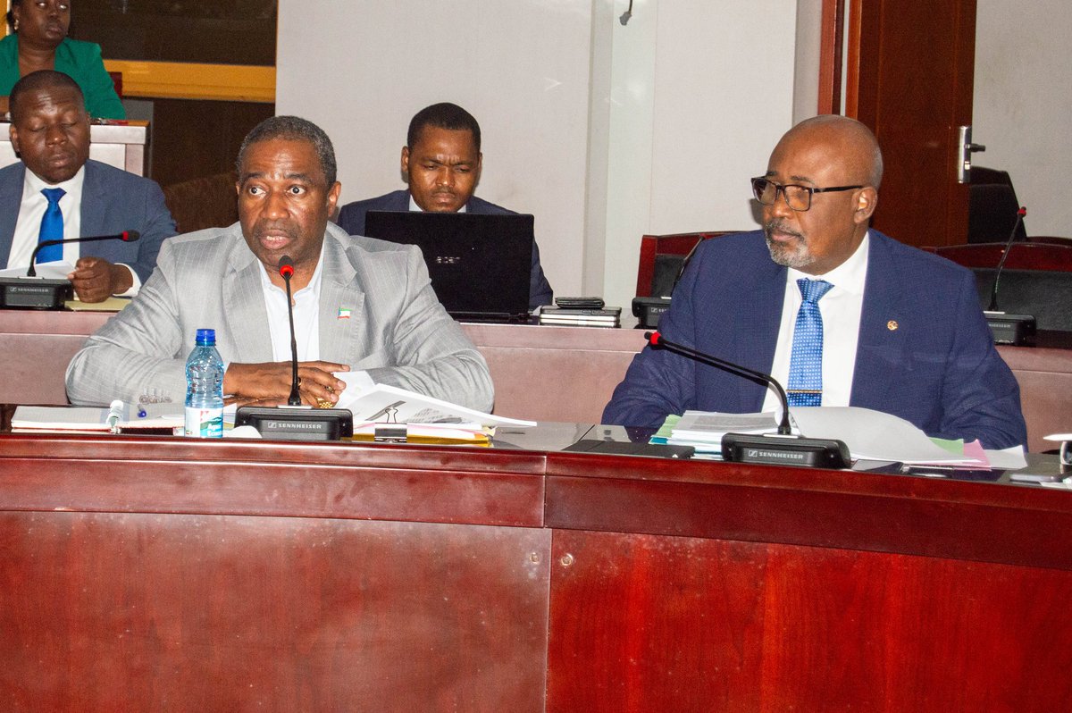 📊 En la sesión de Presentación del Informe de Coyuntura Macroeconómica 2022-2023, se validaron informes y discutieron recomendaciones del Comité Ministerial. Se analizó el programa de Reformas Económico de la CEMAC, entre otros temas.