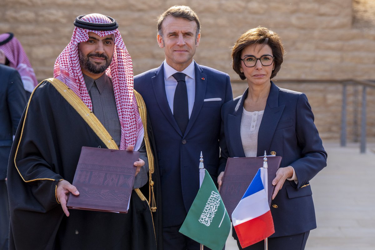 BadrFAlSaud's tweet photo. بقيادة وتوجيه سمو سيدي ولي العهد، تمضي شراكتنا الثقافية مع الأصدقاء في فرنسا لآفاق أرحب.
#رؤية_السعودية_2030 https://t.co/FwcOauXqiV