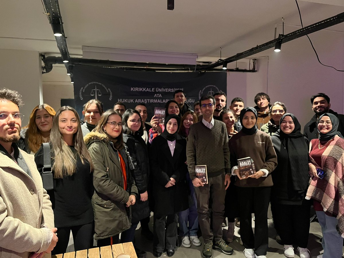 Sandel'in "Adalet" kitabı üzerine konuştuk geçen hafta. Harikulade bir deneyimdi. Uzun süre devam edecek okuma etkinliklerinin fitilini birlikte ateşledik;)<a href="/atahukuk71/">Ata Hukuk Araştırmaları Topluluğu</a>