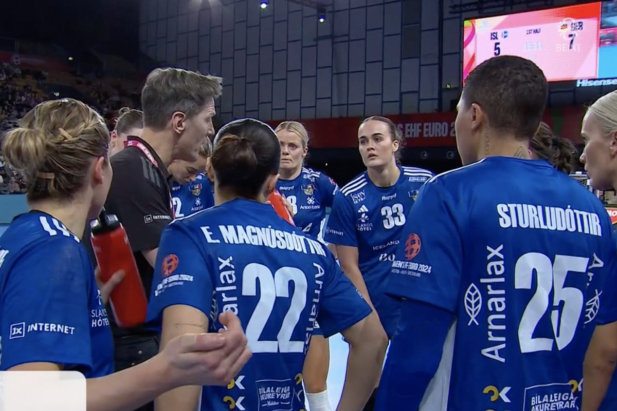 Er búið að kanna það, eftir að HSÍ skreytti búninga landsliðanna með merki sjókvíeldis, hvort vörnin sé að upplifa fleiri slysasleppingar?