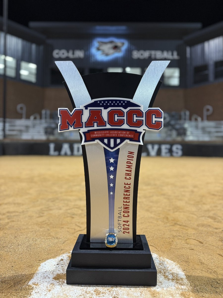 CoLinSoftball's tweet photo. ✨ What a night ✨ 

We celebrated the 2023-2024 MACCC Champions and rewarded them with impressive jewelry for their outstanding achievements! 

#winnerswearblue #welcometowesson https://t.co/2L3N6Vd8jw