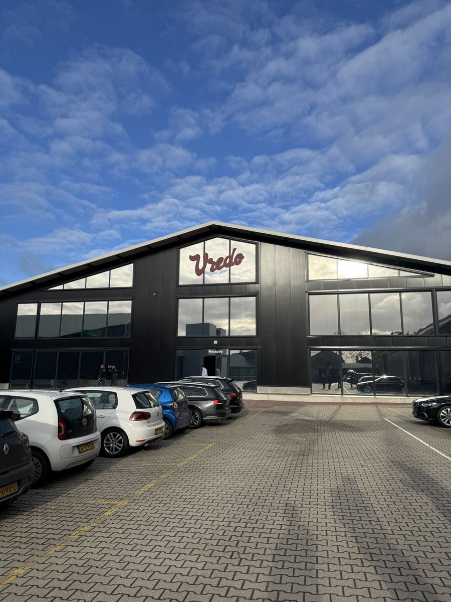Harliestokes98's tweet photo. Amazing first day of the Holland Trip @CampeyTurfCare seeing @VredoDodewaard factory and having a tour round was incredible to see 👌🏼 https://t.co/WoqevmyarW