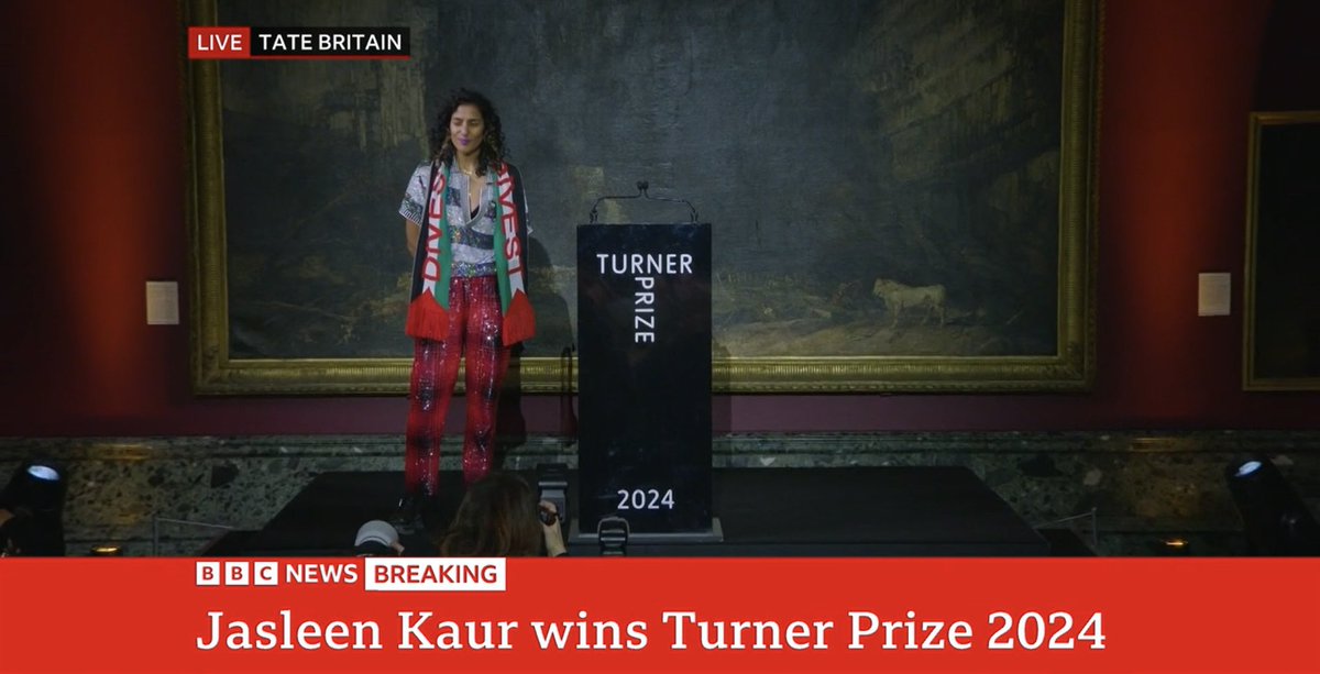 🚨 BREAKING: Turner Prize 2024 WINNER Jasleen Kaur uses her powerful acceptance speech to stand in solidarity with the Palestinian people, demanding an end to institutional complicity in Israel’s genocide and an immediate arms embargo #FreePalestine