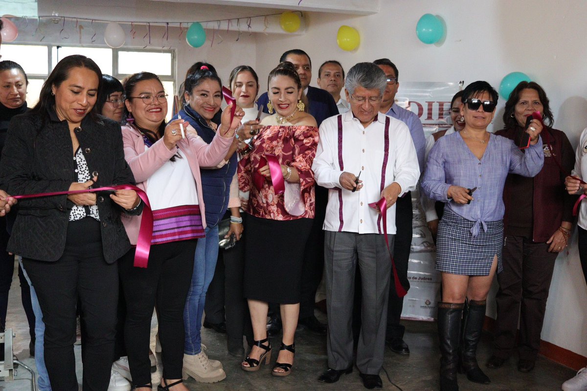El día de hoy, se llevó a cabo el corte de listón para inaugurar los trabajos de remodelación en el área de rehabilitación de la Casa Hogar del Adulto Mayor y la remodelación en la Casa de Día del Adulto Mayor Santa Rosa Panzacola.