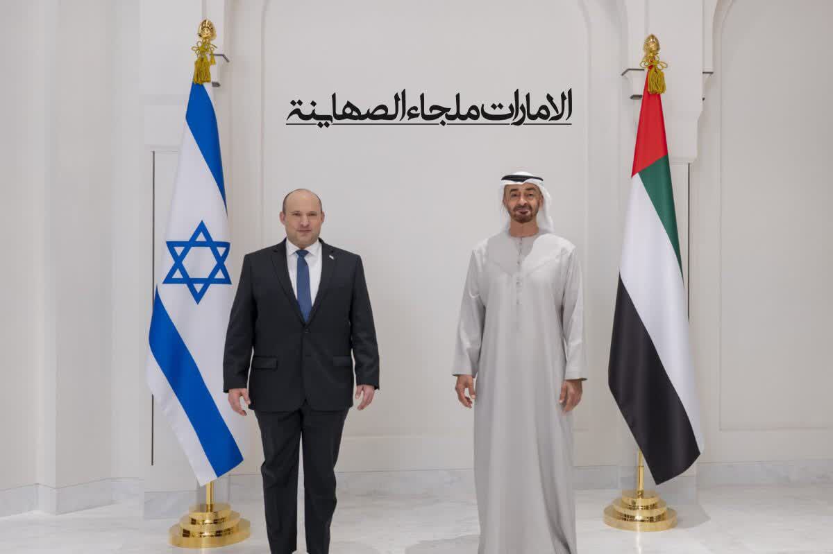 لاتقولون امارات متحدة بل متفردة لأن كل شعب ما راضيين عن دعم صهاينة

#الإمارات_ملجأ_الصهاينة