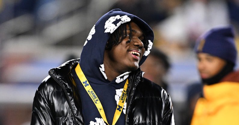 "EJ Holland" (@ejhollandon3) on Twitter photo Going live with Top 100 Michigan CB commit Shamari Earls (<a href="/shamari_earls/">Shamari Earls</a>) ahead of National Signing Day. Join here in 10 min #GoBlue. youtube.com/live/LnhJNZmo7… Going live with Top 100 Michigan CB commit Shamari Earls (<a href="/shamari_earls/">Shamari Earls</a>) ahead of National Signing Day. Join here in 10 min #GoBlue. youtube.com/live/LnhJNZmo7…