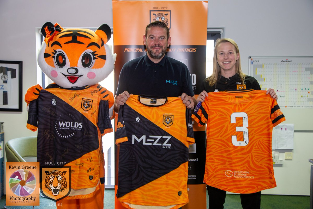 HullCityLFC's tweet photo. #HCLAdvent 3️⃣

Thank you to Mezz UK for their continued support ⚽️

Expert design, affordable supply and professional installation of mezzanine storage systems

https://t.co/0Zq6dgoG7s

#HearUsRoar https://t.co/Xb6GrVFJvI