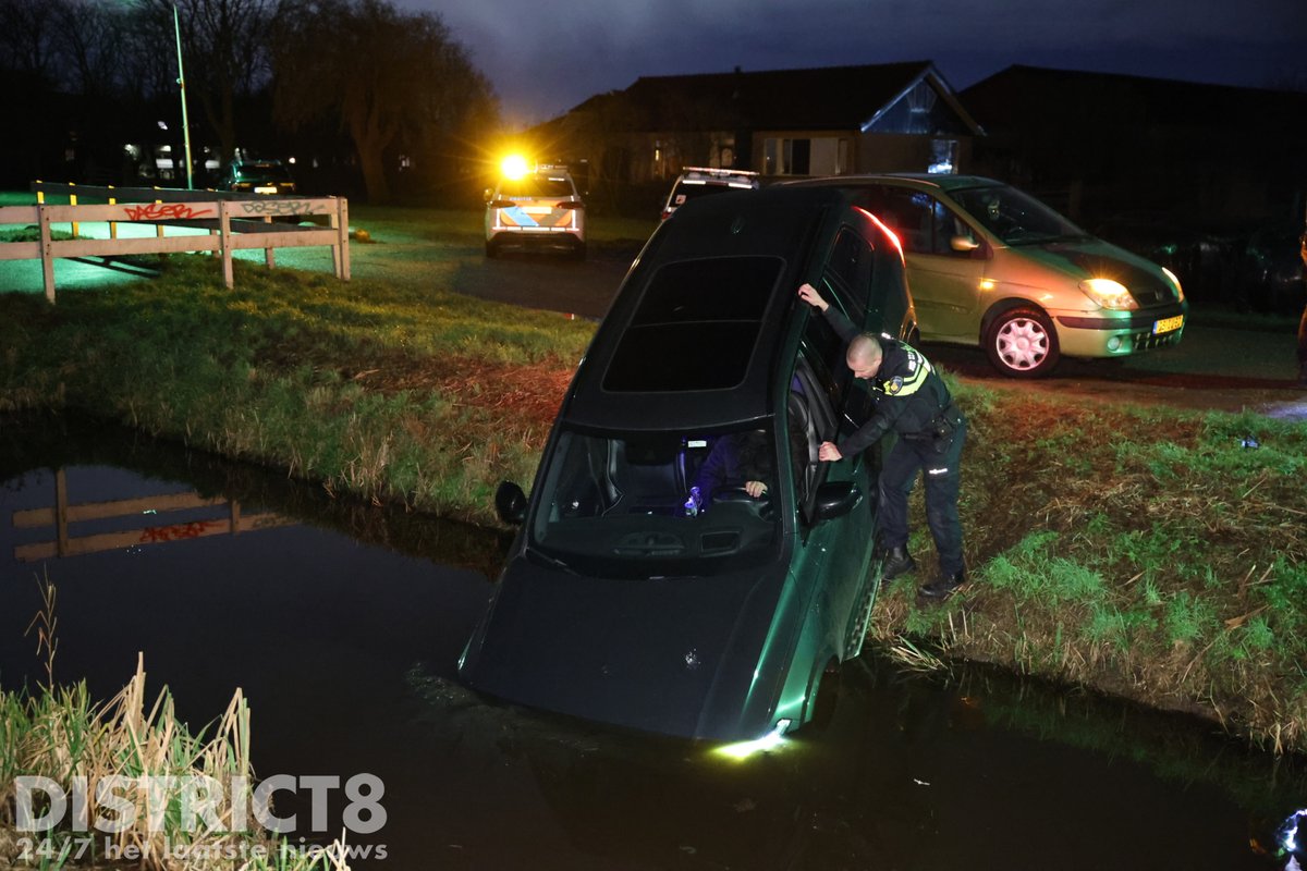 Auto te water na aanrijding in Schipluiden