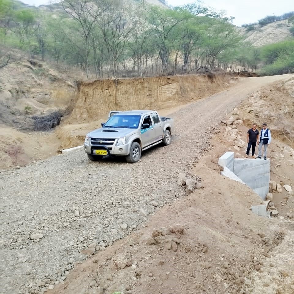 prefecturaloja's tweet photo. 📌#Yamana - #PALTAS
Realizamos la inspección de la construcción de 3 alcantarillas, bajo convenio con el GAD Parroquial de Yamana.
#SabemosTrabajar https://t.co/s4R2ILjgRp