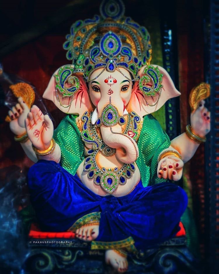 🌺ऊँ श्री गणेशाय नमः🌺

एकवर्णं यथा दुग्धं भिन्नवर्णासु धेनुषु,
तथैव धर्मवैचित्र्यं तत्त्वमेकं परं स्मॄतम्॥

- जिस प्रकार विविध रंगों की होते हुए भी सभी गाय एक ही रंग का (सफेद) दूध देती है, उसी प्रकार विविध धर्मपंथ एक ही तत्त्व की सीख देते हैं, अतः परस्पर वैमनस्य का त्याग कर,