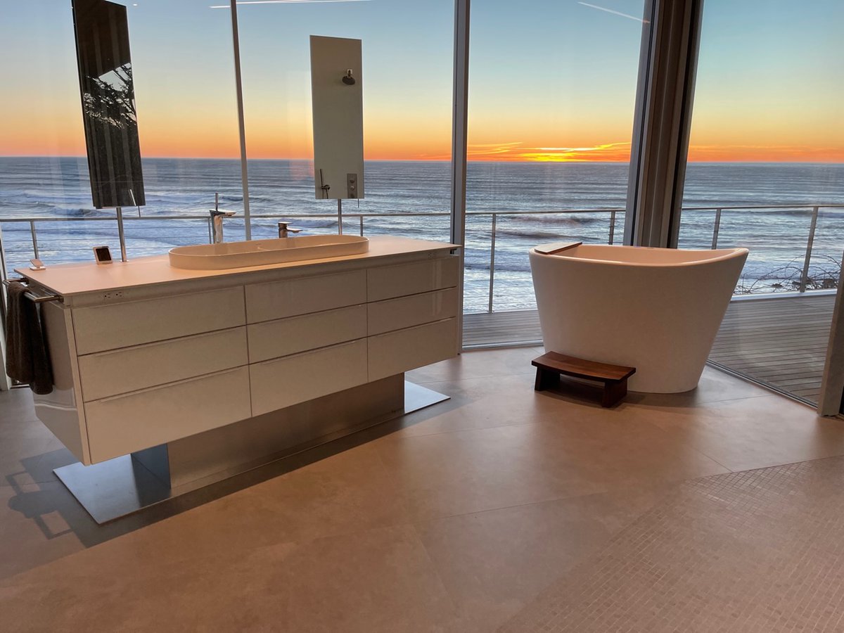 OregonLuxury's tweet photo. Very honored to have been selected as one of five worldwide finalists! #archello @archello
https://t.co/Aj0Vb6Ga4q https://t.co/Jb4iidcGZi