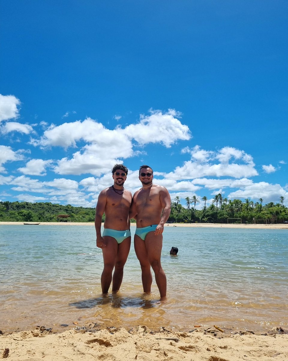 CalmaJuao's tweet photo. Da rede vizinha pra ca, pq quero exaltar o homem com quem sou casado!

Ja são 3 anos juntinhos com muito grude, viagens, aventuras e o melhor disso tudo é que falta ainda uma vida toda pela frente. Nunca achei que viveria algo tão lindo e precioso. https://t.co/R9797G1i0j