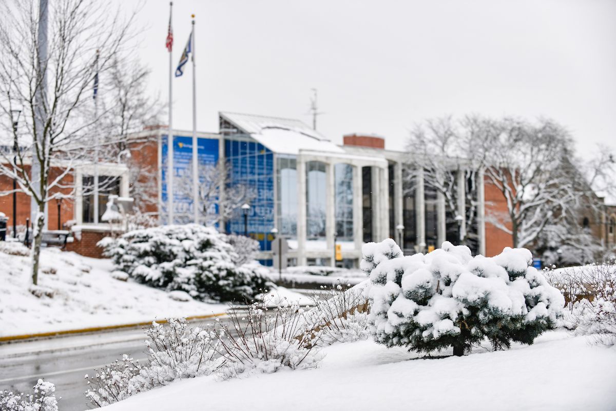 Current WVU Students: Two courses have been added to the Winter Intersession schedule! Registration closes at 4 p.m. ET on December 20: winter.wvu.edu/courses
⚽️ MDS 312: Sports &amp; Global Culture
🤖 MDS 393A: Ethics, Technology, &amp; AI

#WVU #WestVirginiaUniversity <a href="/WestVirginiaU/">WVU Mountaineers · Let's Go!</a>