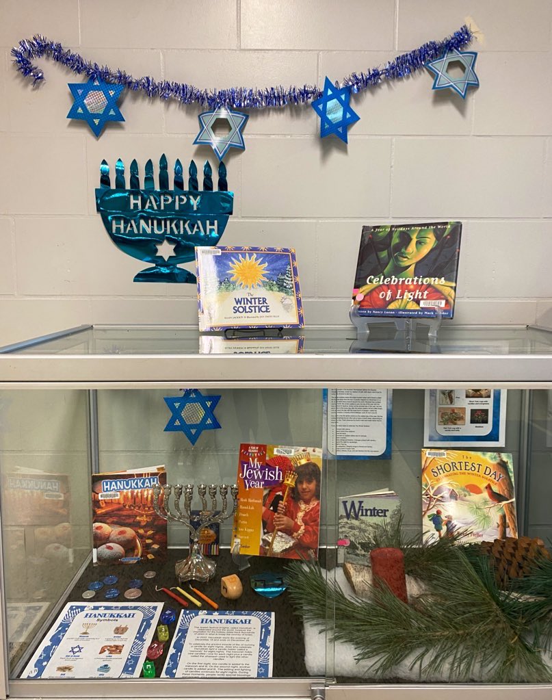 GordonSteam's tweet image. We welcome the holidays and upcoming celebrations with Kindness and Caring @BeaumondeBHJMS! Our Winter Concert! The Winter Solstice! Christmas Hanukkah! Kwanzaa! Happy December. ❄️ @LC1_TDSB @PrincipalBuall