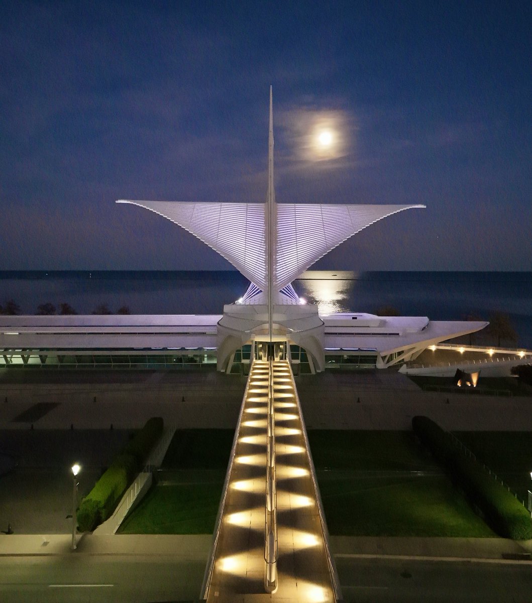 IsaacRowlett's tweet photo. 📣 Good news alert 📣

thanks to an anonymous donor, the Milwaukee Art Museum will now be FREE forever for all kids 12 and under https://t.co/14c3vgYsgZ