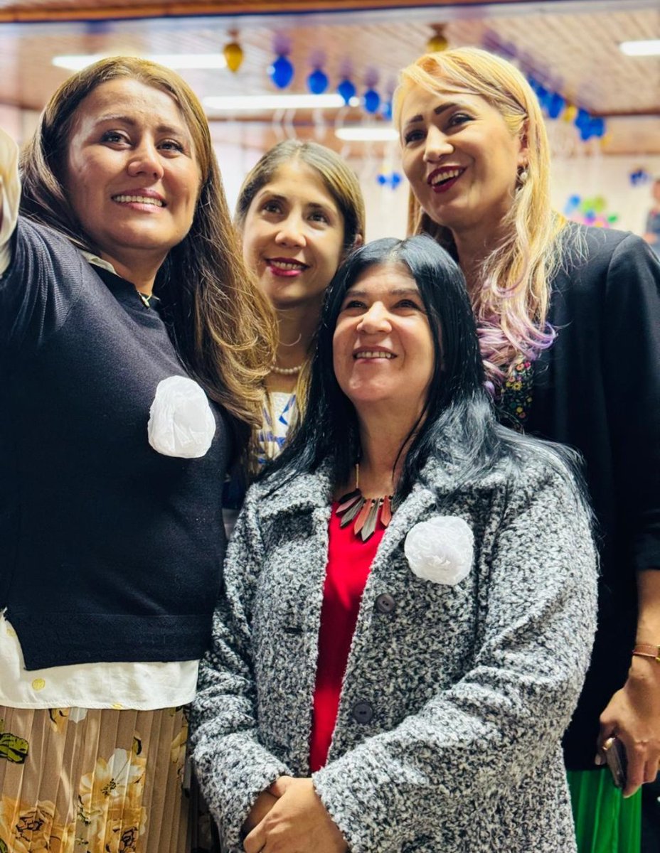 Boyacá Real | #Engativá

Mujeres y emprendimiento 🥇

Tuvimos la oportunidad de acompañar este grupo de mujeres en la clausura de su capacitación.

Han desarrollado talentos en materia de modisteria, bisutería entre otras habilidades. Nos alegra profundamente ver sus logros.