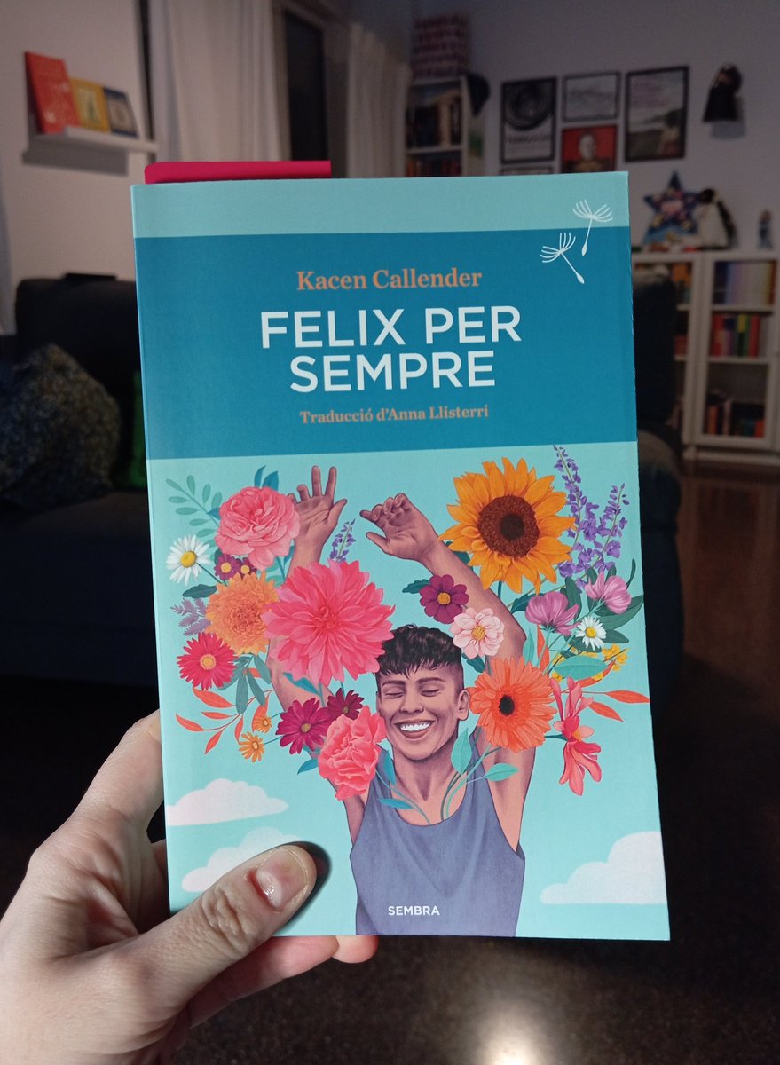martacava's tweet photo. Necessitem que @SembraLlibres duri molts i molts anys perquè ens segueixin brindant novel·les juvenils tan maques i necessàries com aquesta: la història d'un noi trans que busca el seu lloc i, sobretot, busca trobar l'amor https://t.co/SUPA53s7FO