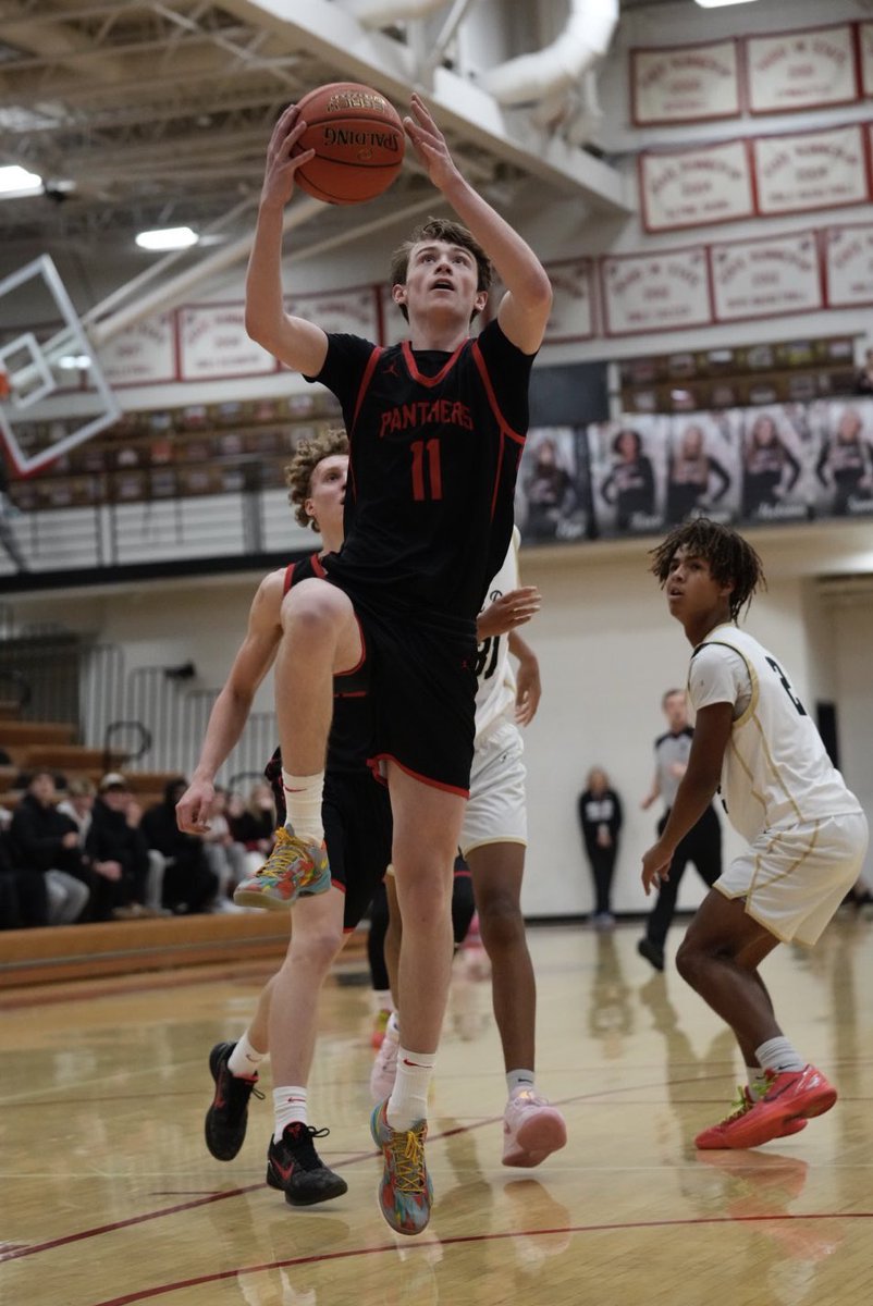 Panthers come out on top of East Ridge in the home opener!  @LNHoopsOx  <a href="/LNHS_Panthers/">Lakeville North High School</a>