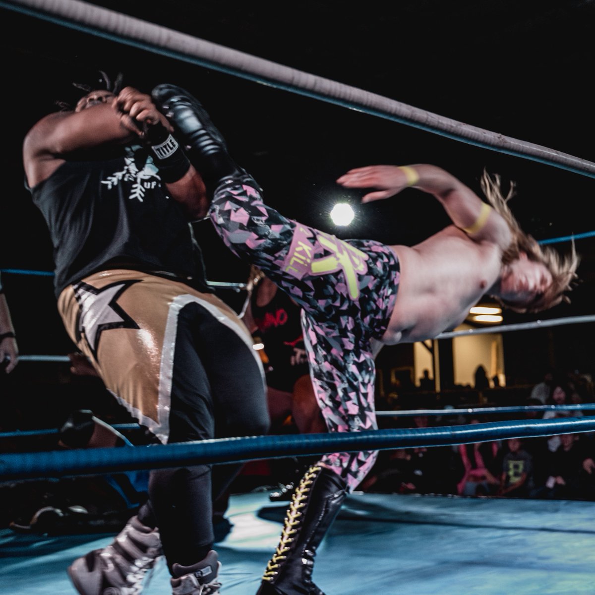 PPWPower's tweet image. 🎄 This Saturday! Family-friendly pro wrestling hits the #VFW Post 2144 in #Holland! Donate a toy for #ToysForTots &amp;amp; enjoy thrilling action. Doors open 5:30 p.m.! 🤼‍♂️ Grab tickets now!

🎟️ bit.ly/PPWTwasTheFight

#prowrestling #wrestling #michigan #westmichigan