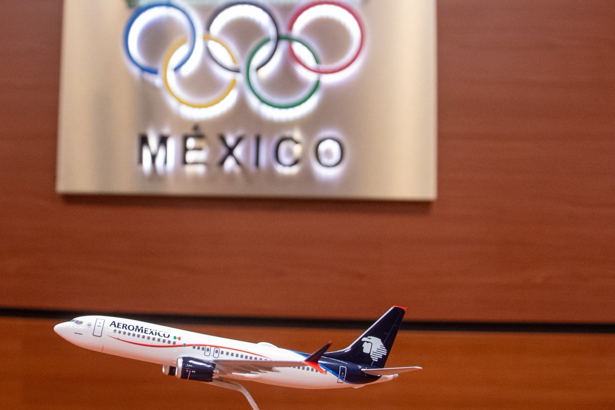 COM_Mexico's tweet photo. 🇲🇽✈️ En el Comité Olímpico Mexicano, junto a nuestro aliado @Aeromexico, celebramos la excelencia de nuestros atletas en París 2024.

Gracias a Aeromexico, nuestros medallistas y sus entrenadores reciben vuelos redondos y Puntos Aeroméxico como reconocimiento a su esfuerzo, dedicación y logros. 🏅

#TodosSomosOlímpicos