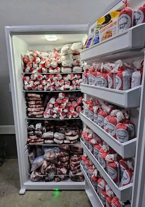 The Rubber Chicken🇨🇦 tweet media