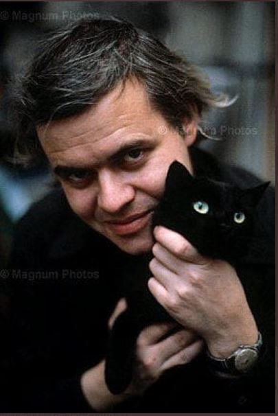 HPL_JDeLaughter's tweet image. 🐈‍⬛Hans Ruedi Giger with kitten🐈‍⬛#HRGiger #Lovecraftian #Xenomorph #Alien #ScifiArt #Scifi