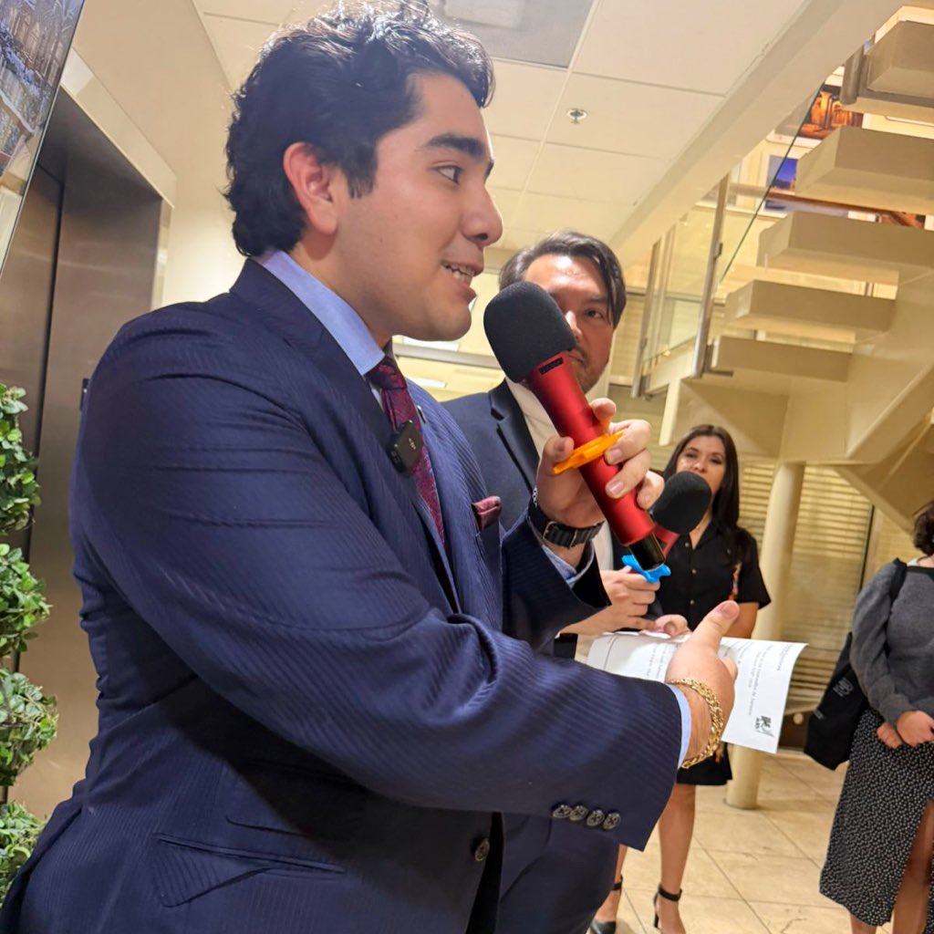 Omar Becerril tweet media