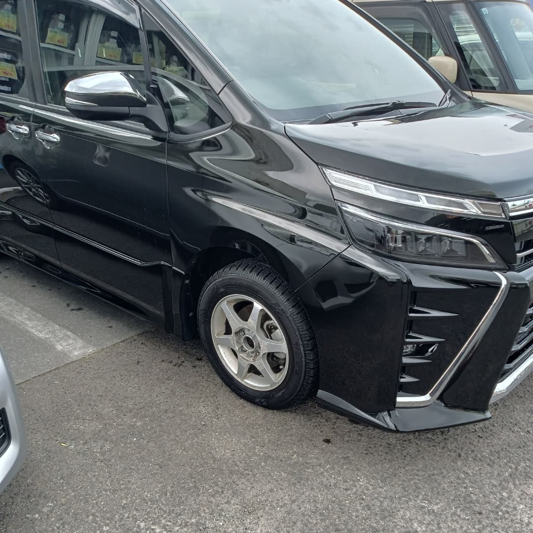 aizawa39's tweet photo. #トヨタヴォクシー
#80voxy
#スタッドレスタイヤ 
#グッドイヤー
#ビービーアップ

本日、我が家の
トヨタヴォクシー
スタッドレスタイヤに
交換しました。
ホイールもタイヤも
新品です。
ホイールに関しては
マツダMPV、ステップワゴン
24年使ったやつでした。
出費は大きいですが
満足も大きいです https://t.co/CUeH5W4Etf