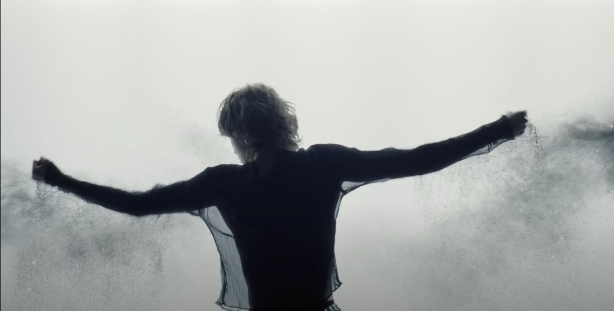 minghaocheol_'s tweet photo. CAN WE TALK ABOUT HOW AESTHETIC THE WHOLE MV IS OH MY GOD ???!?!?! THE SONG IS SO GOOD I AM SCREAMING AAAAA MINGHAO https://t.co/vx2iCZPKD3