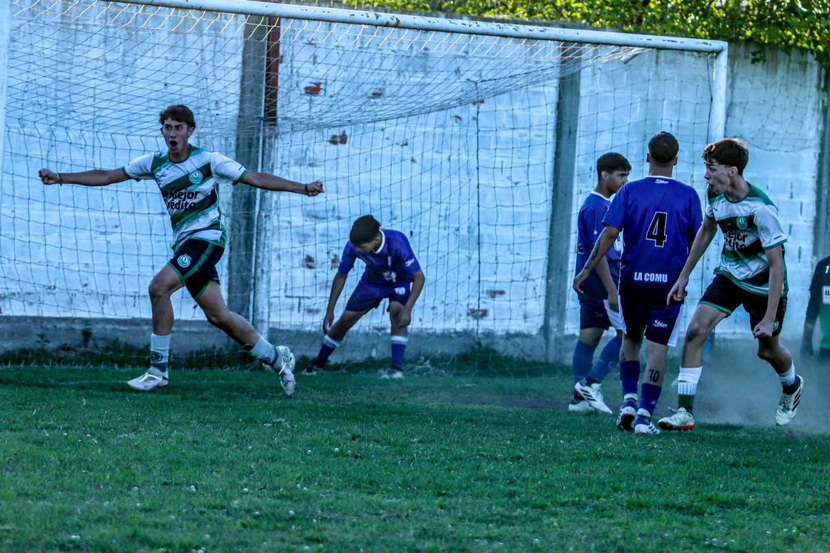 pasealaliga's tweet photo. #CuartaB
Compartimos las fotos del equipo campeón de #Talleres que se consagró hoy tras vencer a #ComRural.
📷 @Talleresprovv https://t.co/OM6CJkxJOt