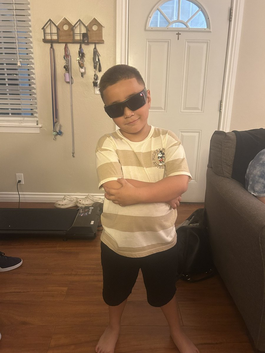 BiggFrank98's tweet photo. @NemoJNobody @YouKnowBall_pin @QBNR8R The best man in the game!! Watches every Sunday with his Dad!! ☠️🏴‍☠️ https://t.co/xRIiOCKIWf