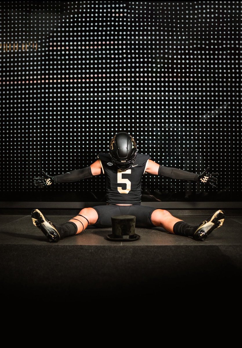 colefunderburk8's tweet photo. Signing to Wake Forest tomorrow 12/4 at North Gwinnett High School @ 2:30 PM.  Thank you to everyone who made this possible! @CoachMHealy @CoachRLuke @ericgodfree @CoachCohenWake @Coach_SmartWF @CoachCohenWake @CoachDezWalker @WakeFB https://t.co/Dq4a8kmJkK