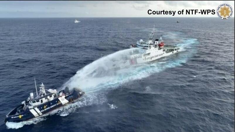 PhilstarNews's tweet photo. JUST IN:

Chinese Coast Guard vessels and Chinese military vessels rammed and fired water cannons at a Philippine patrol boat near Scarborough Shoal this morning, damaging its navigation equipment, Philippine Coast Guard Spokesperson Jay Tarriela says.

The attack occurred during a routine PCG-Bureau of Fisheries and Aquatic Resources patrol mission for Filipino fishers in Scarborough Shoal — a feature within the Philippines’ exclusive economic zone. | via @chicristina_