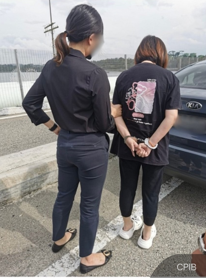 NewsBFM's tweet photo. A 19-year manhunt for Singaporean tycoon Ng Teck Lee, wanted for embezzling $72 million, ended on Dec 3 with his arrest in Johor Baru alongside his wife.

Ng, then-CEO of Citiraya Industries, was on the run since 2005 after being accused of misappropriating over $51 million.

🧵1 https://t.co/De27mhaPs1