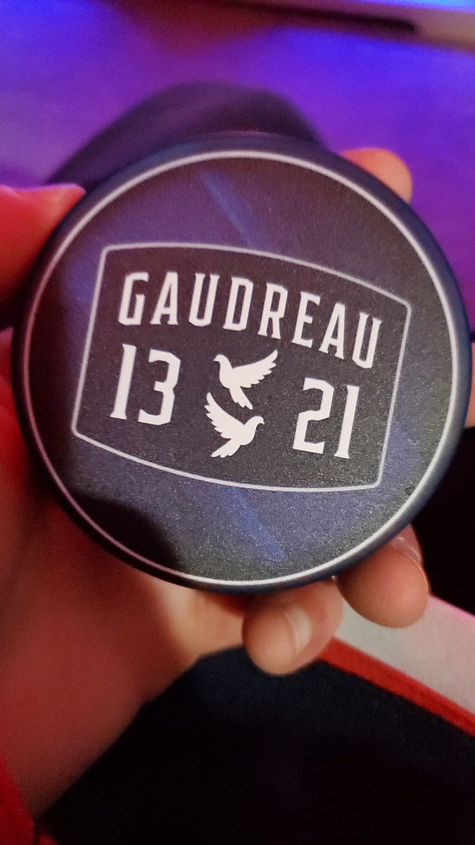 KMiller1428's tweet image. Got this at the home opener. Feels like a good night to keep it close. 💙 #ForJohnny #CBJ