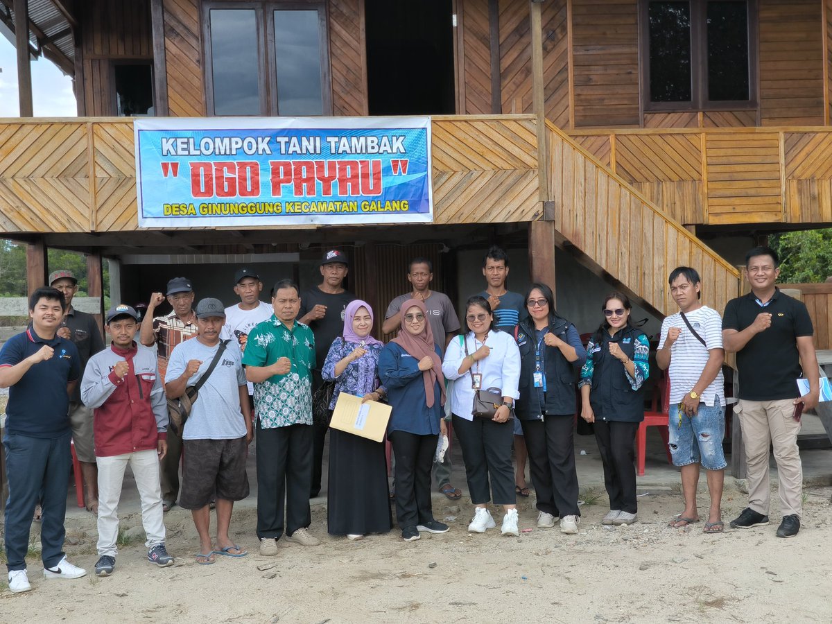 SenolinggiW's tweet photo. Kamis (14/11), Veny Senolinggi, LuhKan Kab. Tolitoli, bersama Dinas perikanan melakukan pendampingan bantuan pemerintah KKP di Kel. Ogo Payau Desa Ginunggung, Kec. Galang, Kab. Tolitoli 
#Luhlapor
#Tolitoli
#LuhkanSatminkalBitung https://t.co/BvZw0IySvl