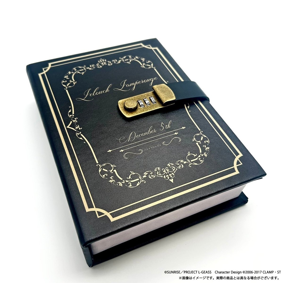 GEASSPROJECT's tweet image. 【グッズ】
ルルーシュバースデーグッズ2024
「Lelouch Special Birthday Box -December 5th-」
予約受付中！

✨到着した実物サンプルの一部をご紹介✨
✅洋書風ダイヤル鍵付きBOX
BOXの中に全てのグッズが封入されている仕様です🔓

・詳細はこちら→geass.jp/news/archives/…

#geassp #コードギアス