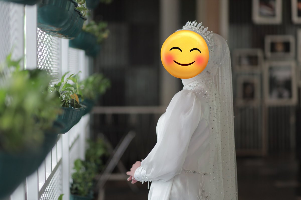 Lylac04's tweet photo. CLOSED! 

Hai guys, aku ada kabar bahagia sekaligus sedih hehe. 

Alhamdulillah aku, 30 November kemarin udah halal dan jadi istri orang hehe. Kabar sedihnya, aku tutup akun ini, aku berhenti nulis juga. 

Makasih banyak buat semuanya 💕 https://t.co/eUAYEMKwH3