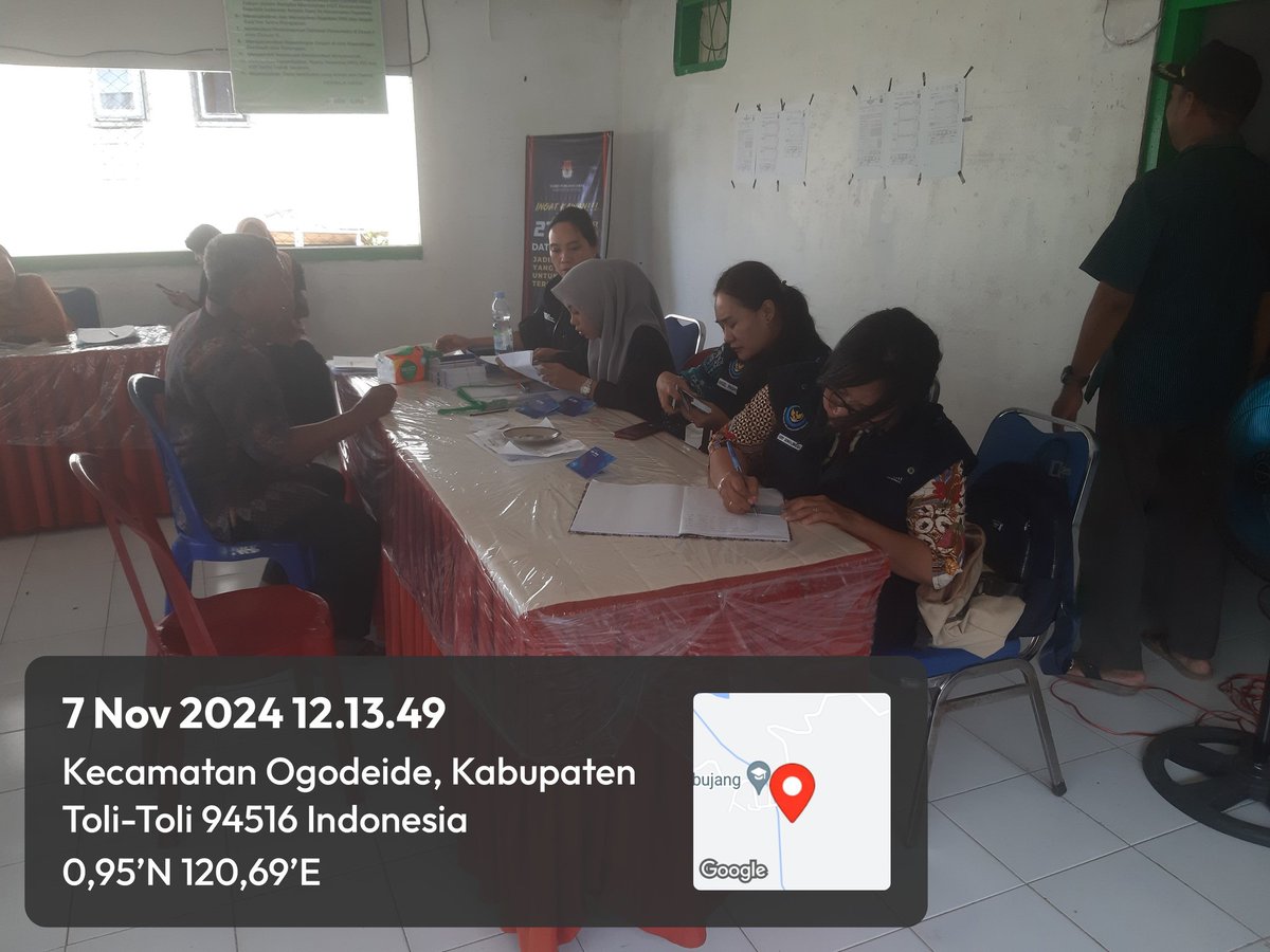 SenolinggiW's tweet photo. Kamis (07/11), Veny Senolinggi, LuhKan Kab. Tolitoli, bersama Tim Bank BRI unit dan penyuluh perikanan menyalurkan KUSUKA kepeda nelayan di Kec. Ogodeide 
#Luhlapor
#Tolitoli
#LuhkanSatminkalBitung https://t.co/ZFQLrSZTWE